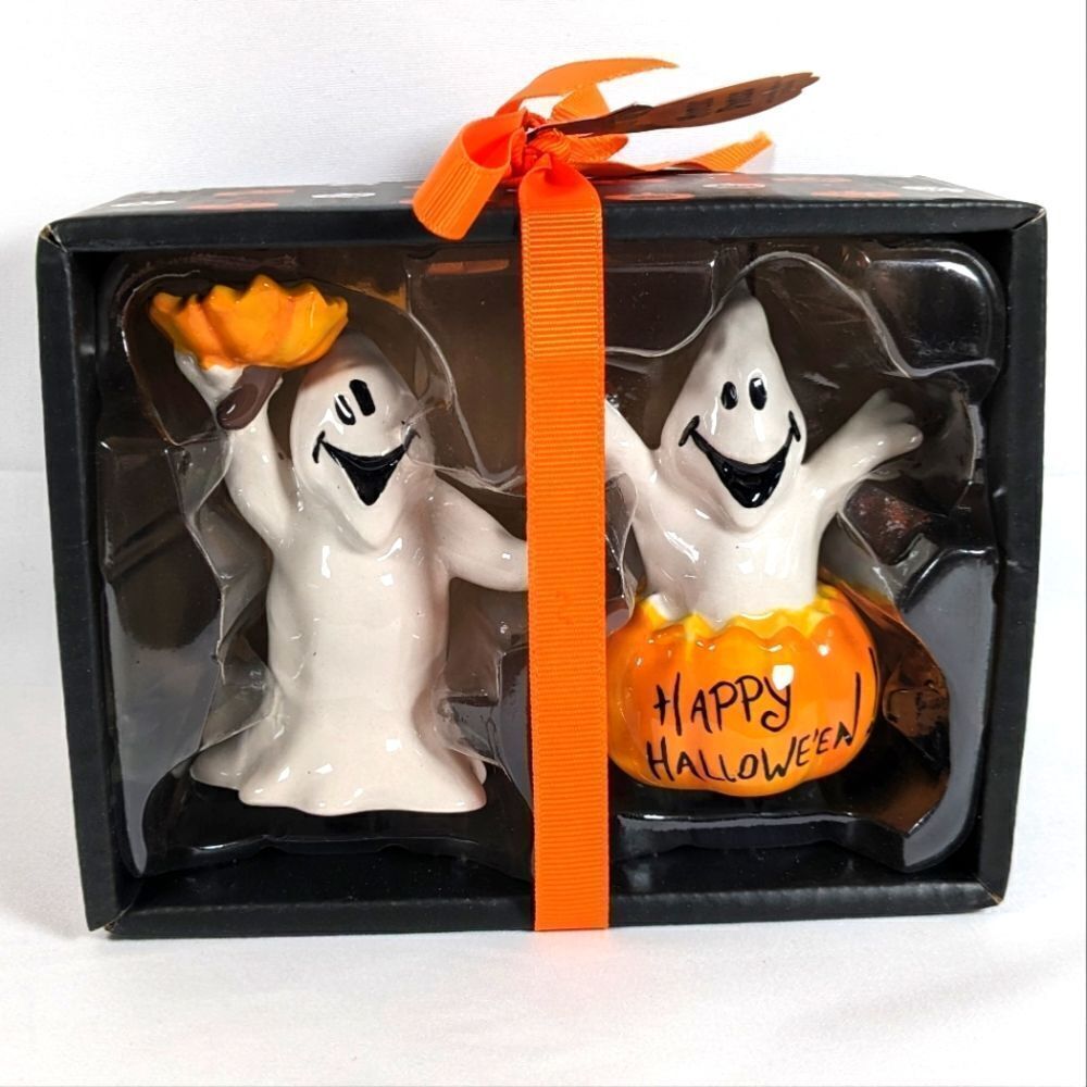 New In Box Blue Sky Clayworks 2022 Happy Halloween Ghosts Salt And Pepper Set